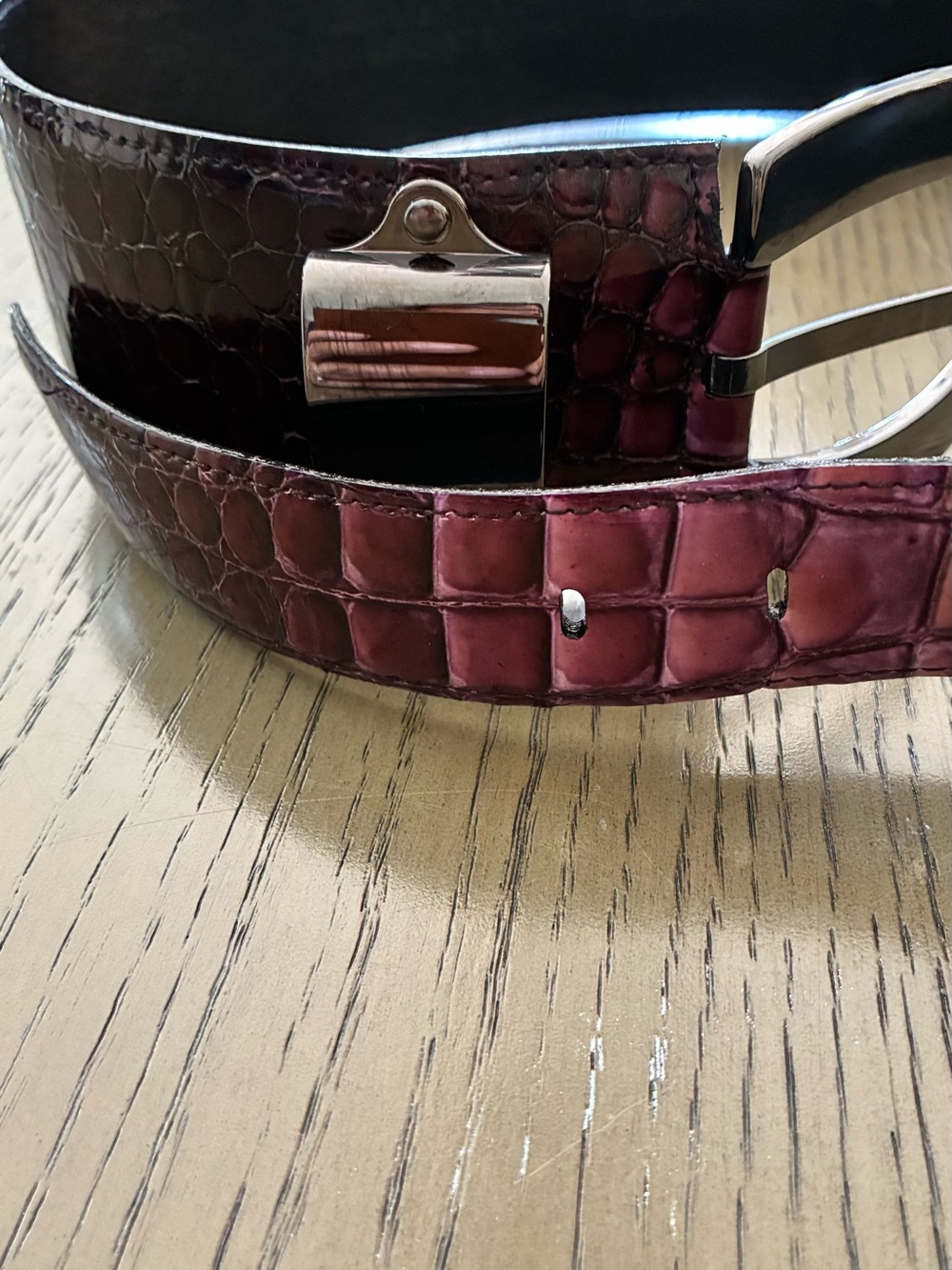 Women's Croc-Embossed Patent Belt in Deep Burgundy
